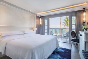 Room, 1 King Bed, Balcony | Premium bedding, minibar, in-room safe, desk