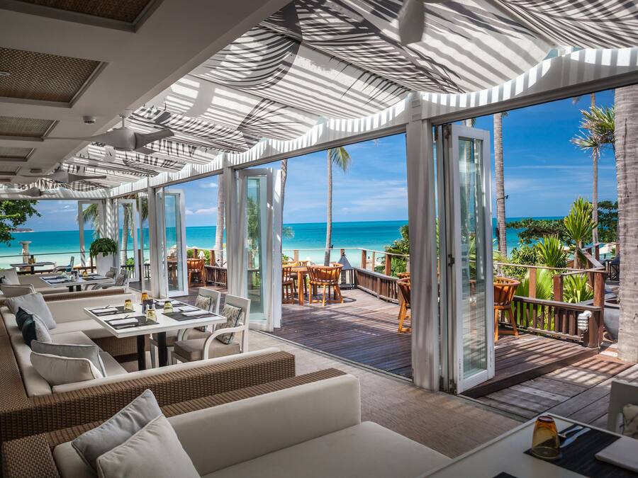 2 restaurantes, café da manhã, local e internacional