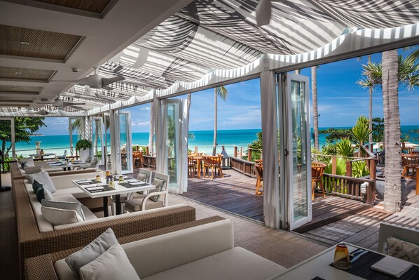 2 restaurants, breakfast, lunch served; local and international cuisine - Sheraton Samui Resort (Koh Samui)