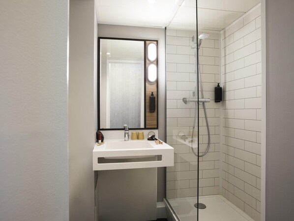Standard Double Room, 1 Double Bed | Premium bedding, in-room safe, desk, blackout drapes - Hotel ibis Strasbourg Centre Halles (Strasbourg)