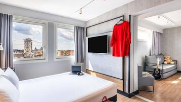 Premium bedding, in-room safe, desk, blackout curtains