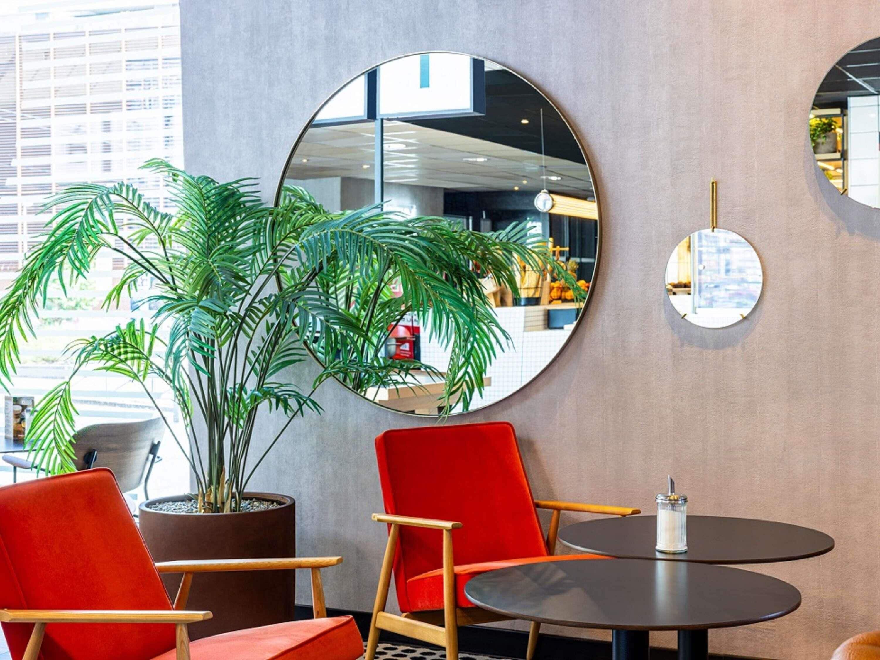 lunch and dinner served, french cuisine