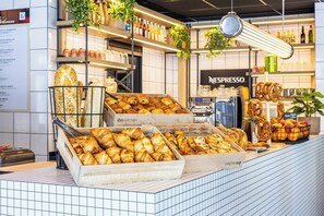 Dagelijks ontbijtbuffet (EUR 12.90 per persoon)