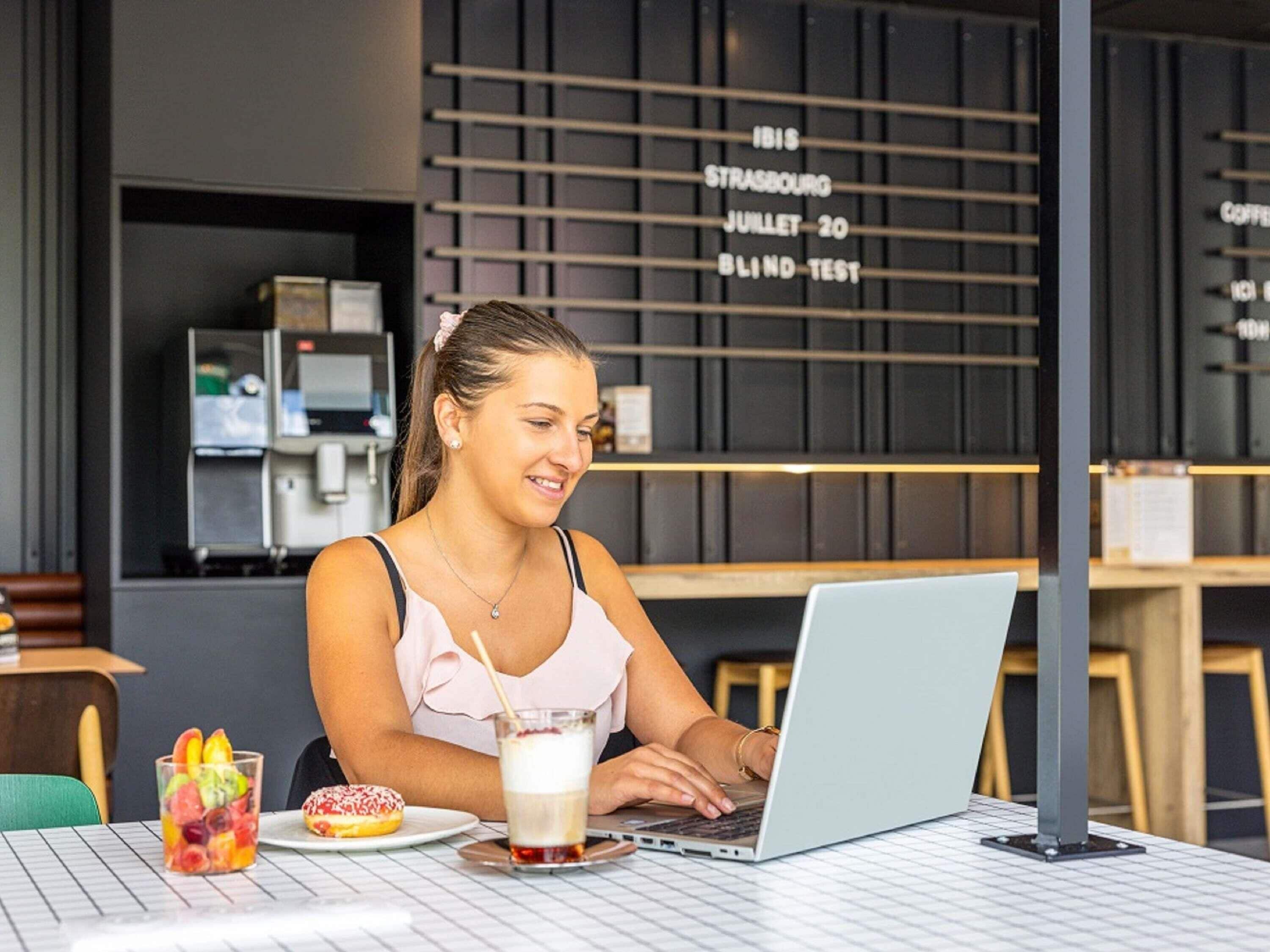 lunch and dinner served, french cuisine