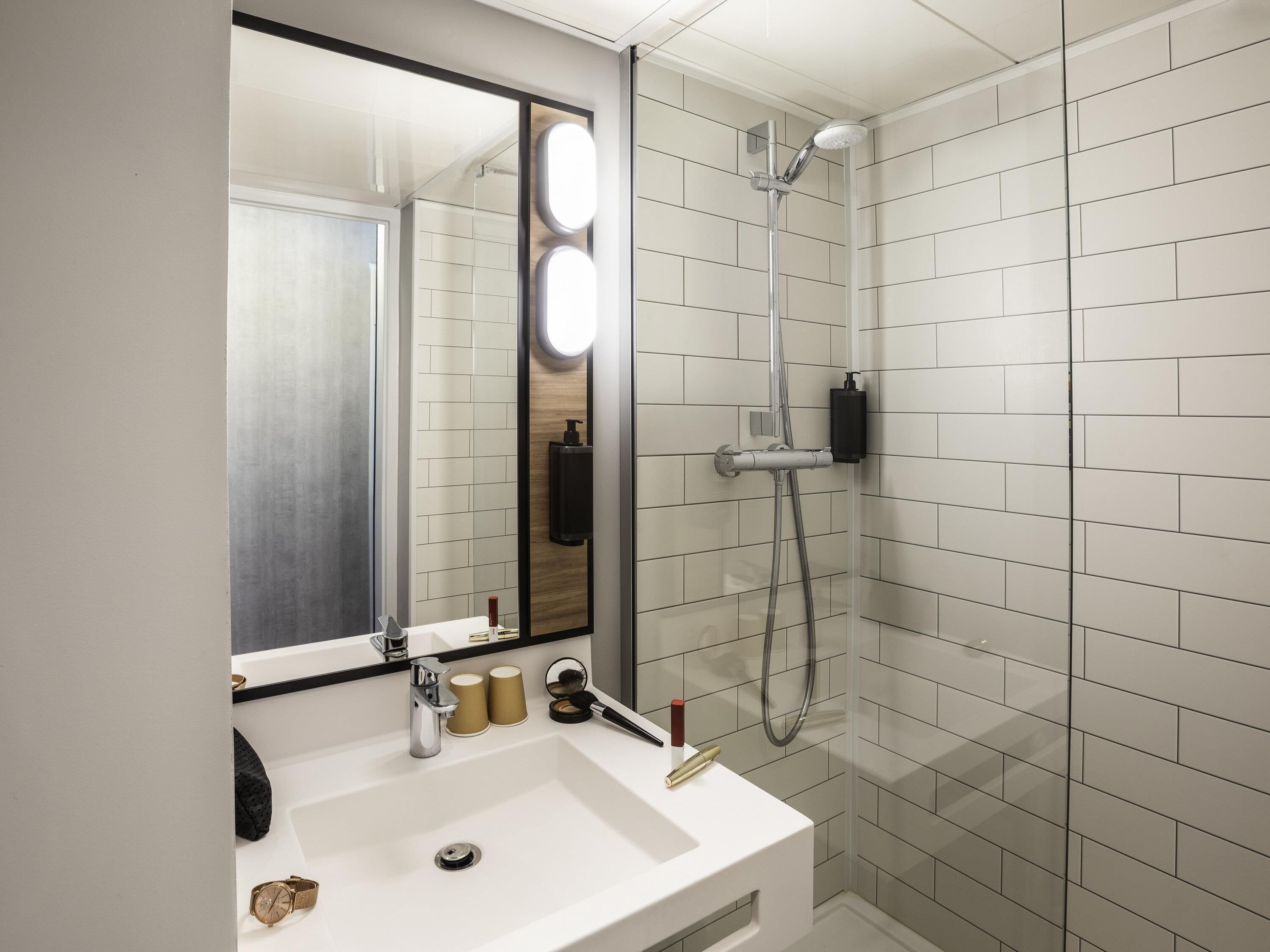 Standard Room, 2 Single Beds | Premium bedding, in-room safe, desk, blackout curtains