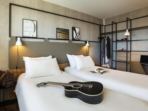 Standard Room, 2 Twin Beds | Premium bedding, in-room safe, desk, blackout drapes