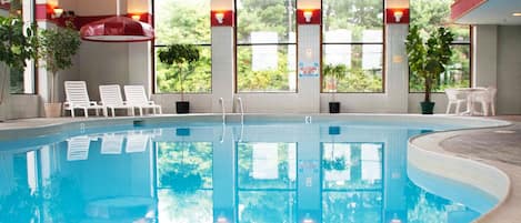 Indoor pool, sun loungers