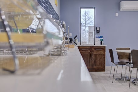 Desayuno continental incluido todos los días . Quality Inn & Suites Suffolk West