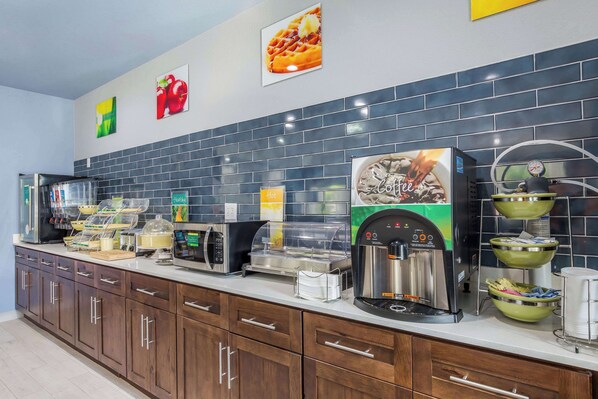 Free daily continental breakfast