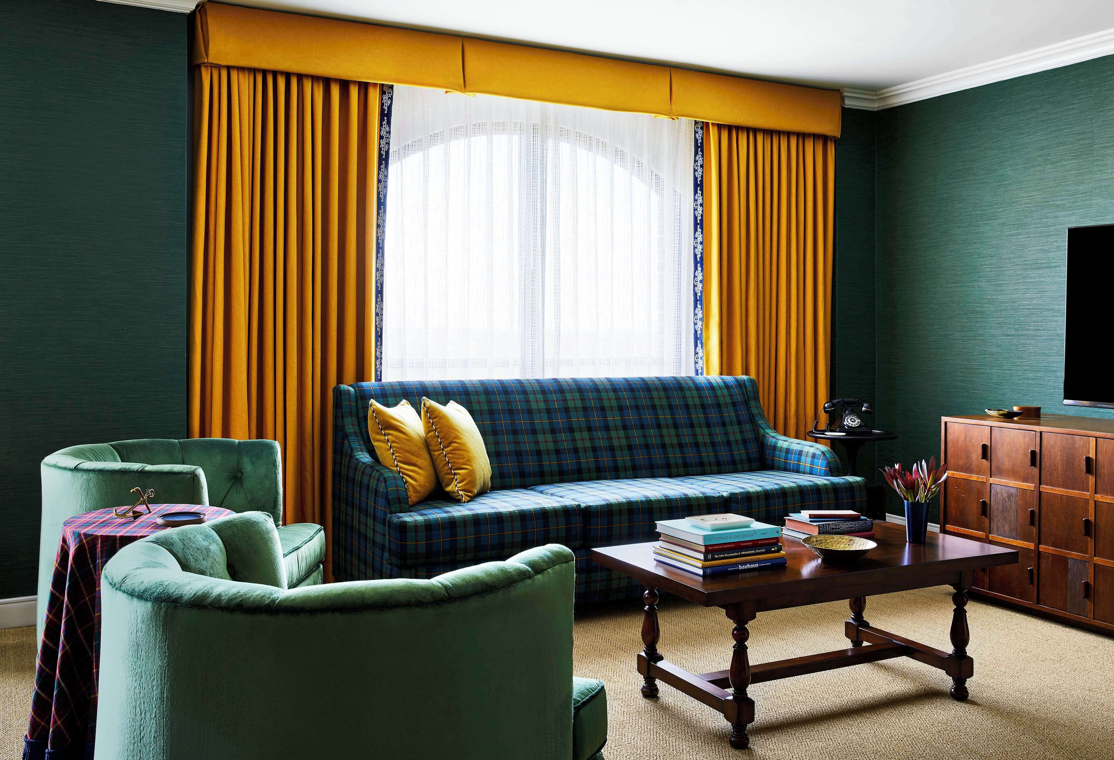 suite (admiral suite) | living area | 32-inch flat-screen tv with satellite channels, smart tv, pay films