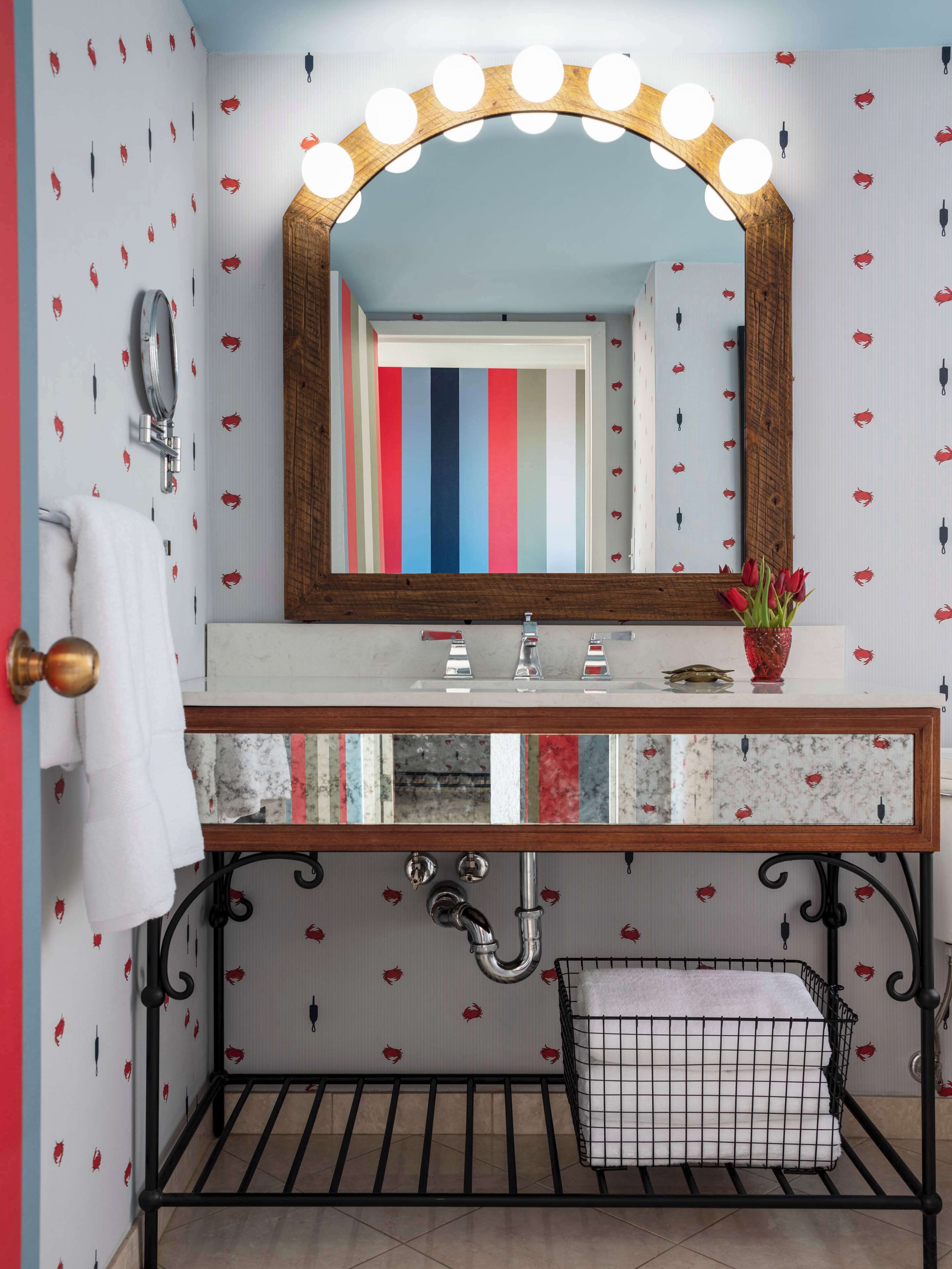 combined shower/bathtub, free toiletries, hair dryer, towels