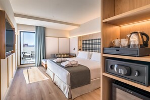 Minibar, in-room safe, desk, soundproofing - Barceló Valladolid (Valladolid)