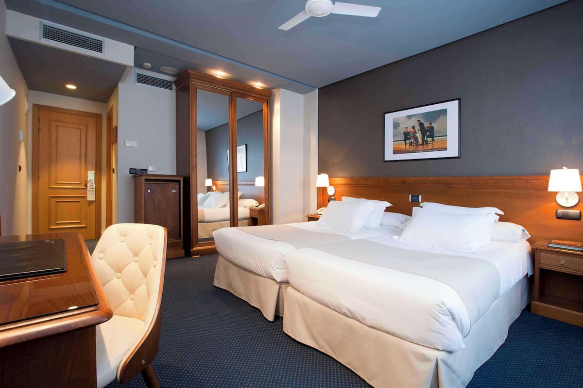 double room | minibar, in-room safe, desk, soundproofing