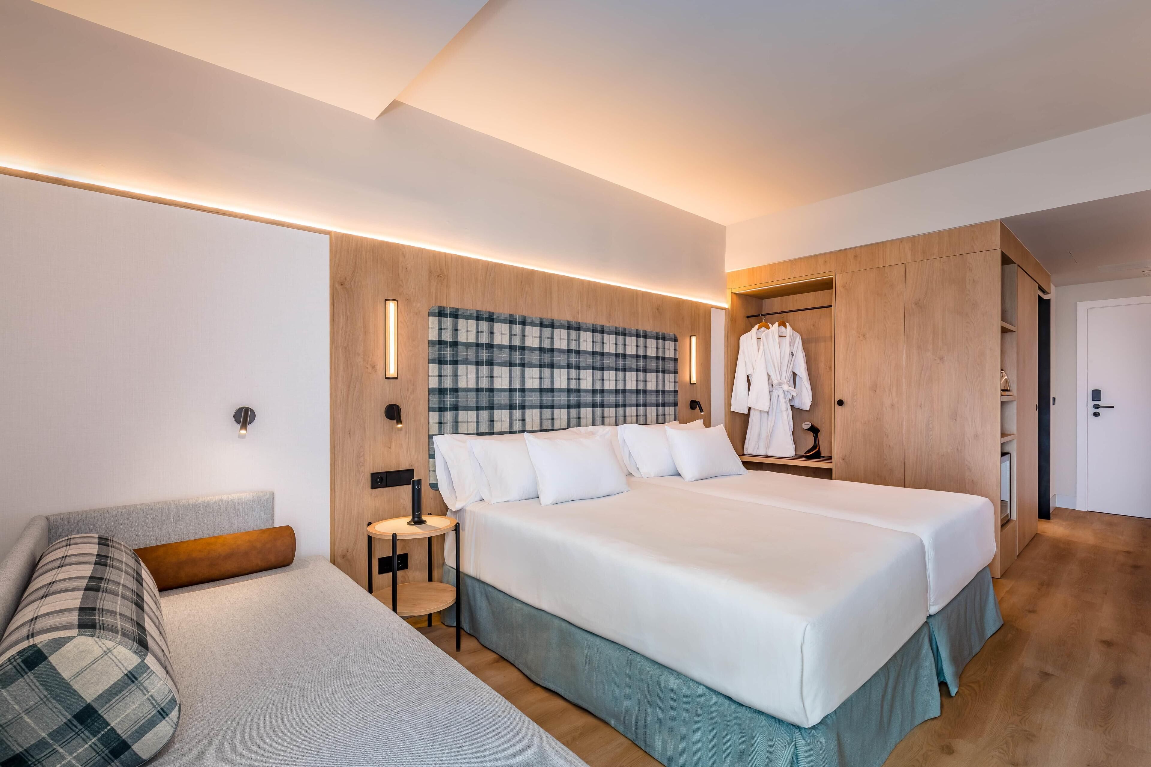 Minibar, Zimmersafe, Schreibtisch, schallisolierte Zimmer