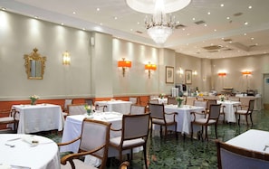 Lunch and dinner served, Spanish cuisine