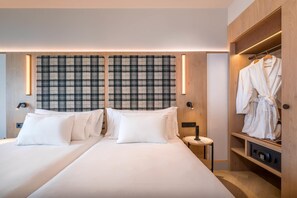 迷你吧、客房內保險箱、書桌、隔音