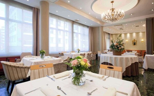 Lunch and dinner served, Spanish cuisine