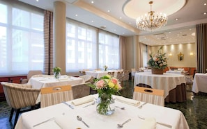 Lunch and dinner served, Spanish cuisine