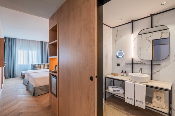 Minibar, in-room safe, desk, soundproofing - Barceló Valladolid (Valladolid)