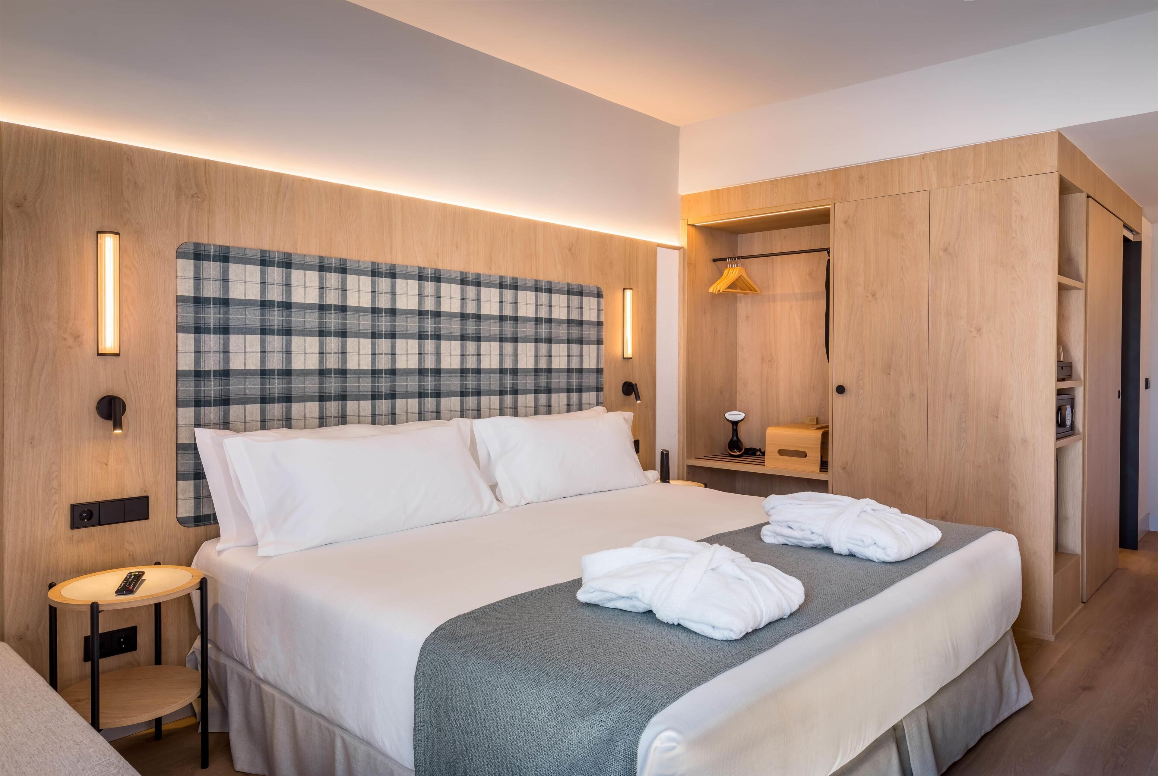 Minibar, in-room safe, desk, soundproofing