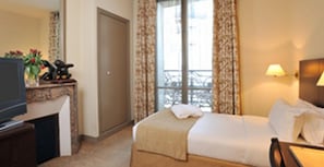 Single Room | In-room safe, desk, blackout drapes, iron/ironing board