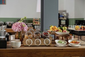 Desayuno buffet todos los días (con cargo)