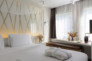 Minibar, in-room safe, desk, soundproofing - Hotel Admiral (Paradiso)