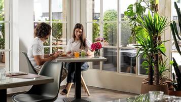 Daily buffet breakfast (CHF 20 per person)