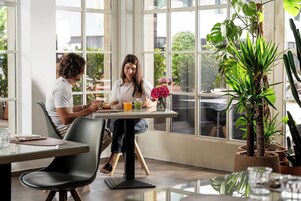Desayuno buffet todos los días (con cargo)
