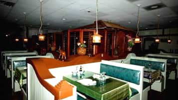 Lunch and dinner served