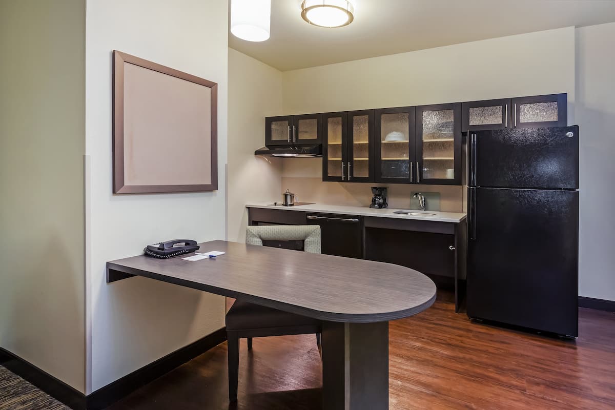 Suite, 1 Bedroom, Accessible (Mobil, Tub) | Room amenity