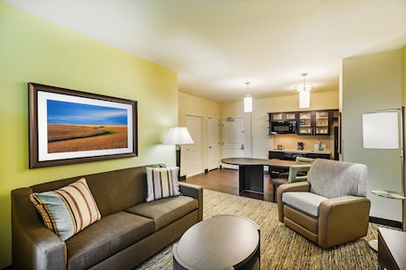 Suite, 1 habitación | Escritorio, cortinas opacas, tabla de planchar con plancha. Candlewood Suites Lenexa - Overland Park Area by IHG