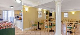 La Quinta Inn by Wyndham Tampa Bay Pinellas Park Clearwater
