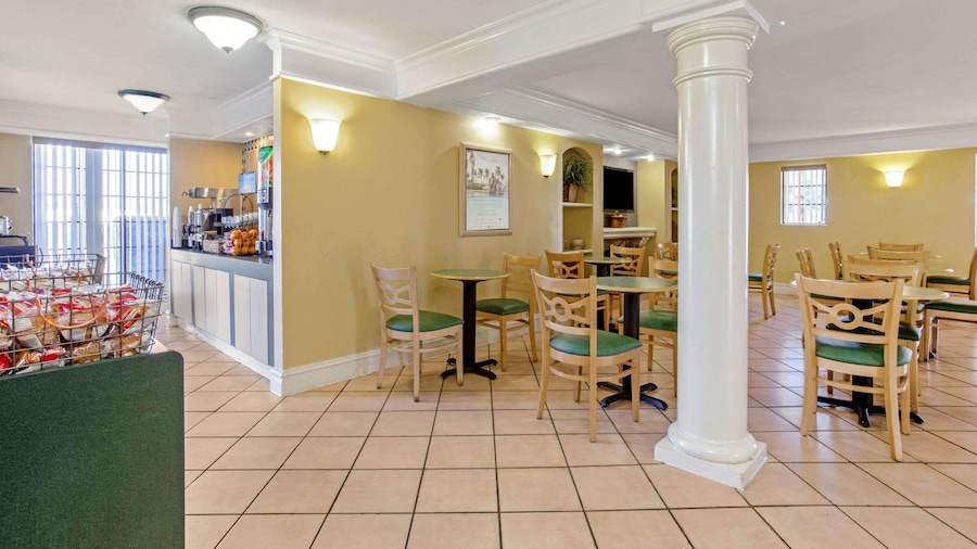 La Quinta Inn by Wyndham Tampa Bay Pinellas Park Clearwater