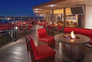 2 restaurants; breakfast, lunch, dinner, and brunch served - Hyatt Regency Mission Bay Spa and Marina (San Diego)
