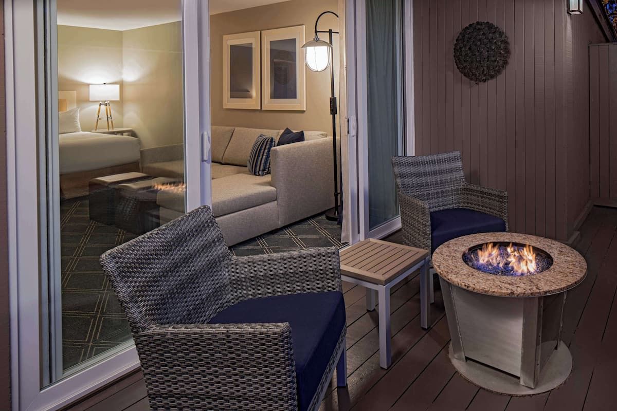 Room, 1 King Bed (with Patio) | Down comforters, pillowtop beds, in-room safe, desk
