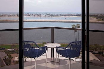 Down comforters, pillowtop beds, in-room safe, desk at Hyatt Regency Mission Bay Spa and Marina