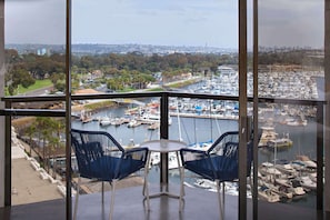 Down duvets, pillow-top beds, in-room safe, desk - Hyatt Regency Mission Bay Spa and Marina (San Diego)