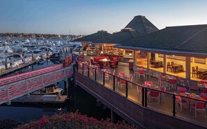 2 restaurants, breakfast served