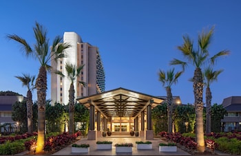 Hotel exterior and entrance at Hyatt Regency Mission Bay Spa and Marina