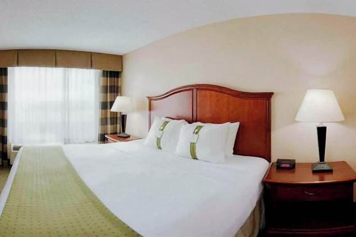 Premium bedding, down duvets, pillow-top beds, in-room safe