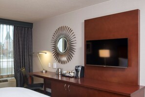 Premium bedding, down comforters, pillowtop beds, in-room safe - DoubleTree by Hilton Schenectady Downtown (Schenectady)