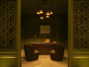 コンシェルジュ デスク