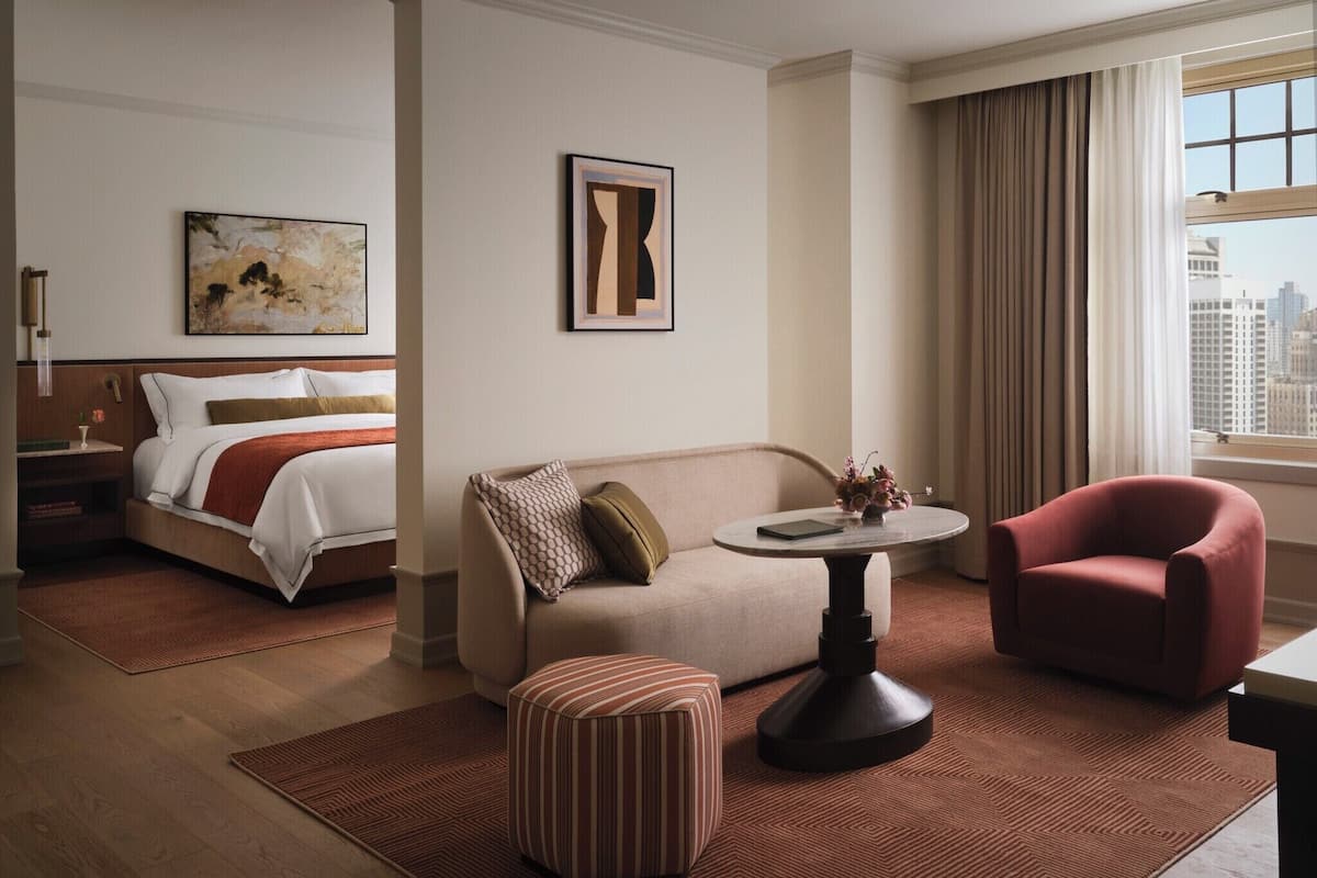 1 間睡房、高級寢具、房內夾萬、書桌