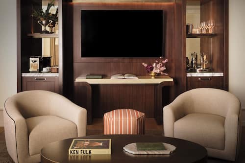 Televisión, estación para iPod y películas con cargo