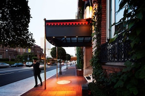 Exterior - The Huntington Hotel (San Francisco)