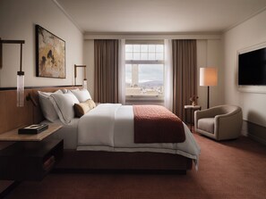 1 多间卧室、高档床上用品、客房内保险箱、办公桌