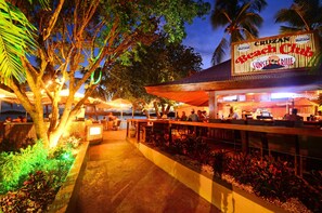 2 restaurants, breakfast served