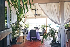 2 restaurants servant le déjeuner