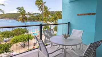 Appartement, 2 slaapkamers, aan het strand | Een kluis op de kamer, individueel gedecoreerd, individueel gemeubileerd